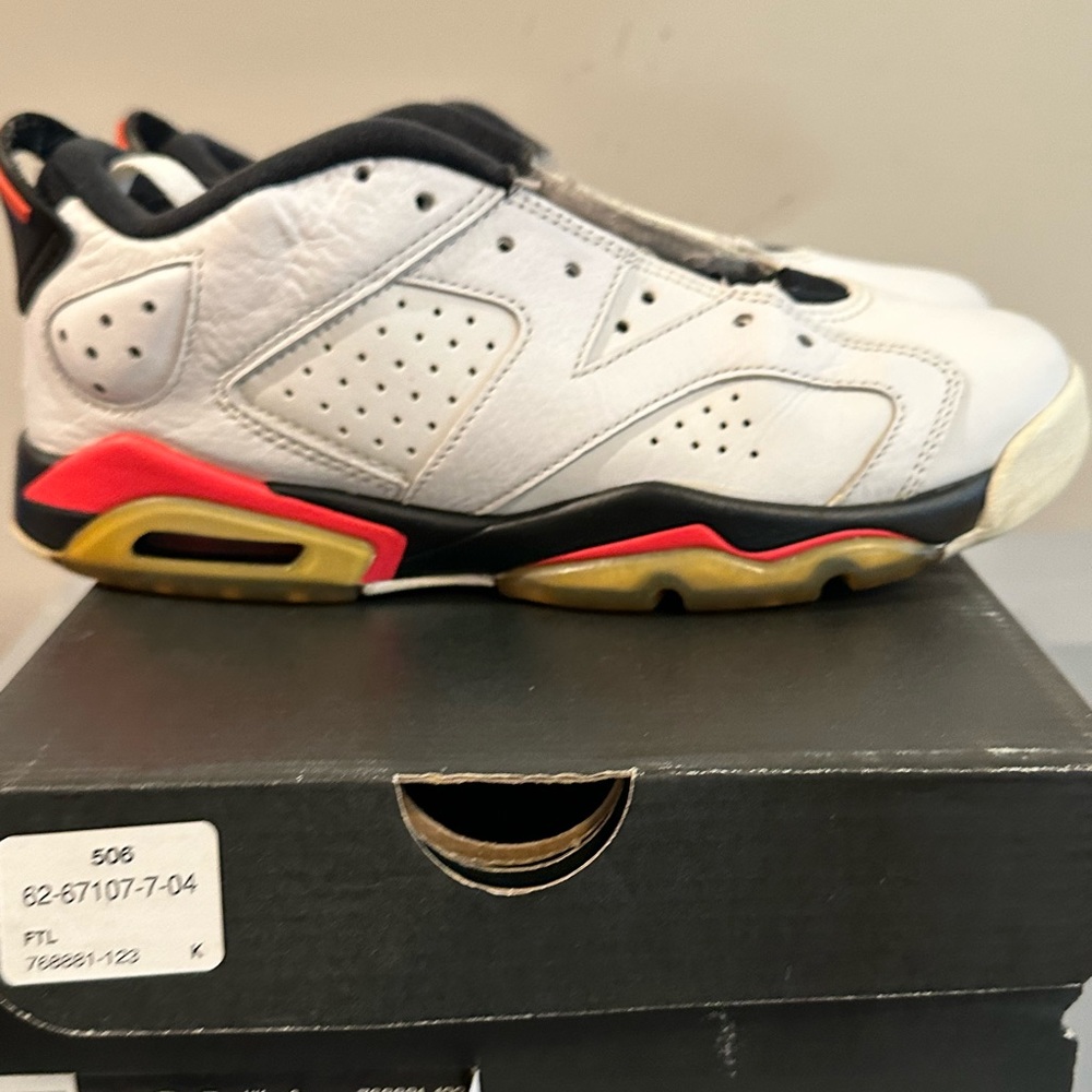 Retro 6s - Picture 5 of 6